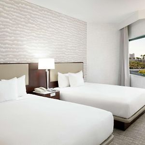 Deluxe Queen Suite