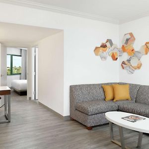 One-Bedroom King Suite Hearing accessible